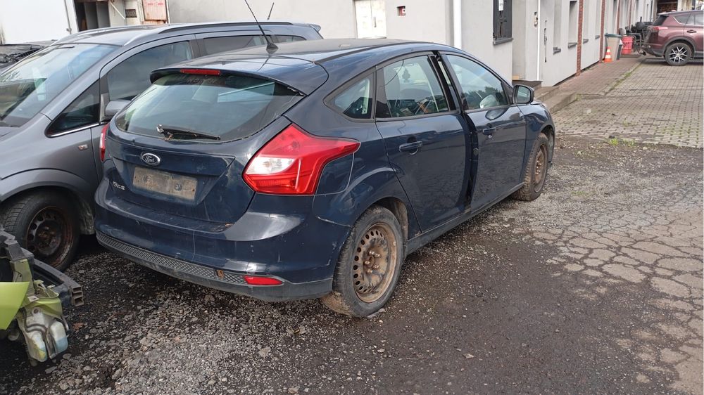 Ford focus III 3 1.6 tdci na części maska lampy zderzak