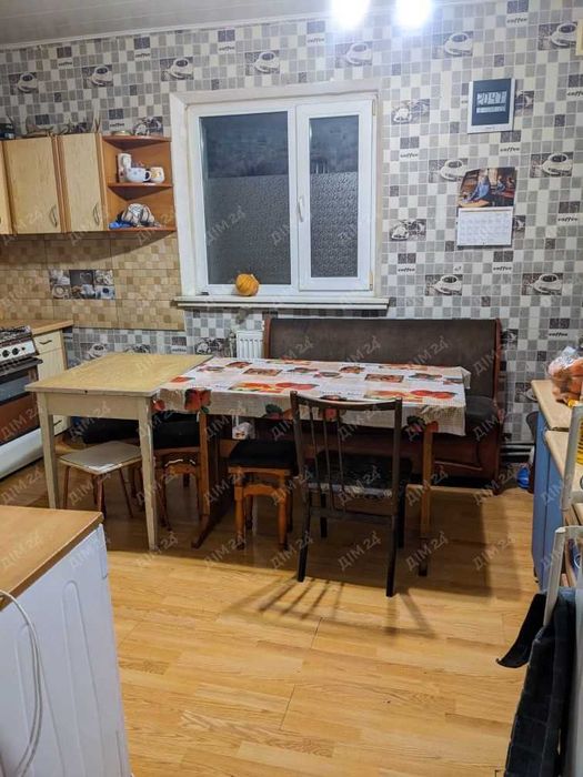 Окремий будинок біля річки