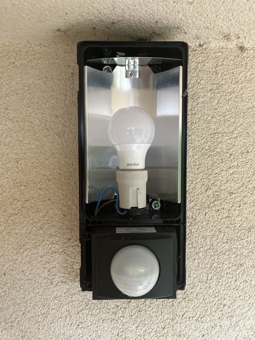 Kinkiet z czujnikiem ruchu i zmierzchowymm