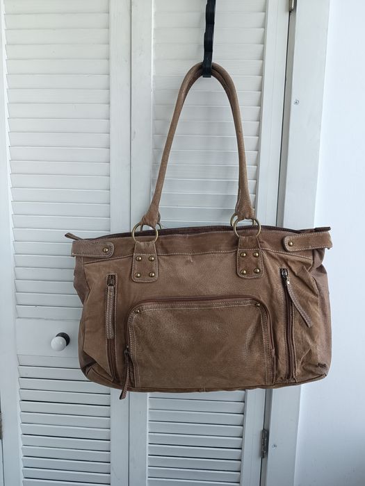 Сумка из натуральной замши, требует чистки.