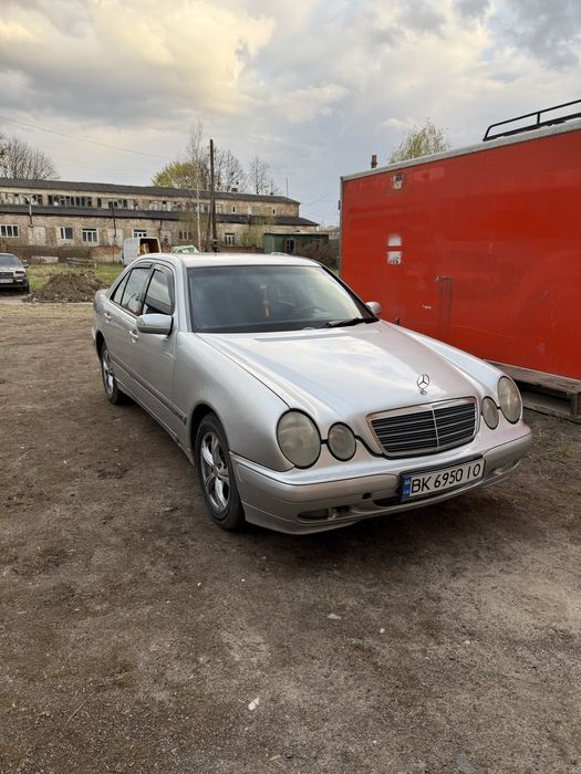 Mercedes-Benz W210
