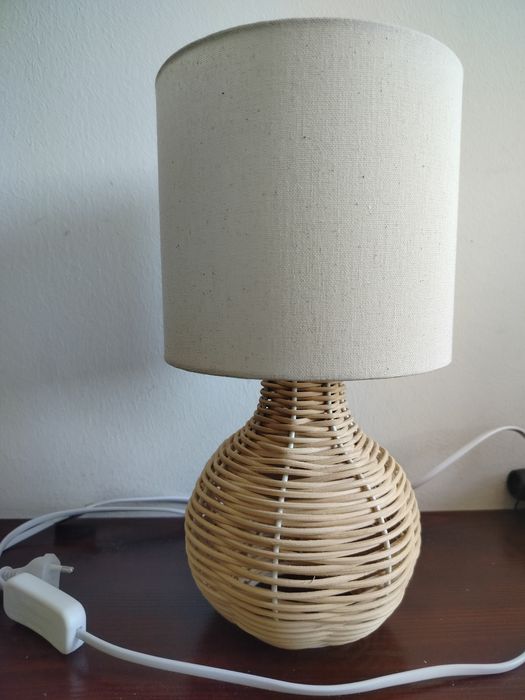 Lampka JYSK na kabel