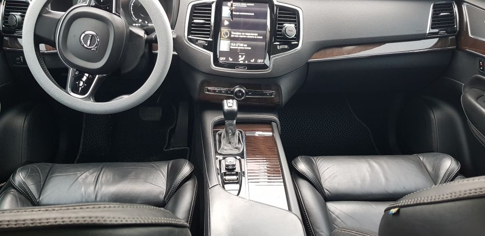 Кросовер Volvo XC90 2