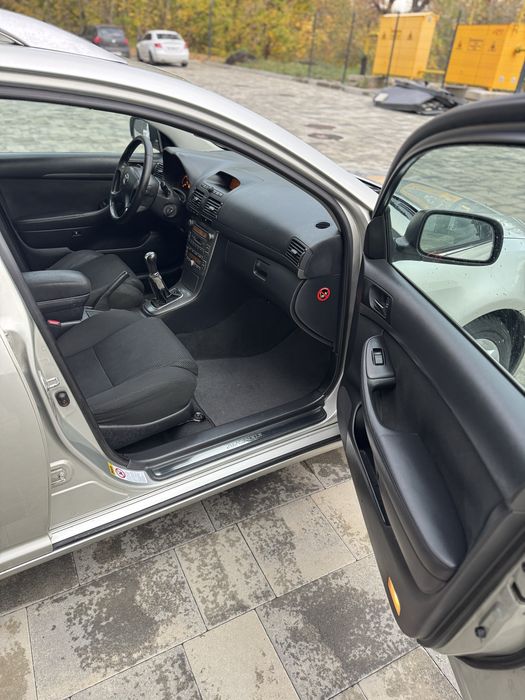 Toyota Avensis 2,0d механіка в гарному стані
