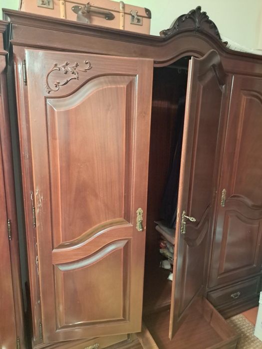 Roupeiro / guarda roupa em madeira