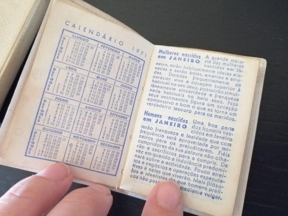 Livro de Missa de 1957 c capa entrançada e Oráculo de Nascimento de 71