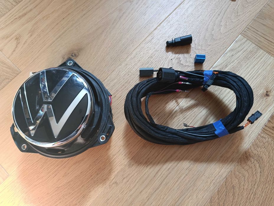 Kamera cofania VW Passat B8 + okablowanie