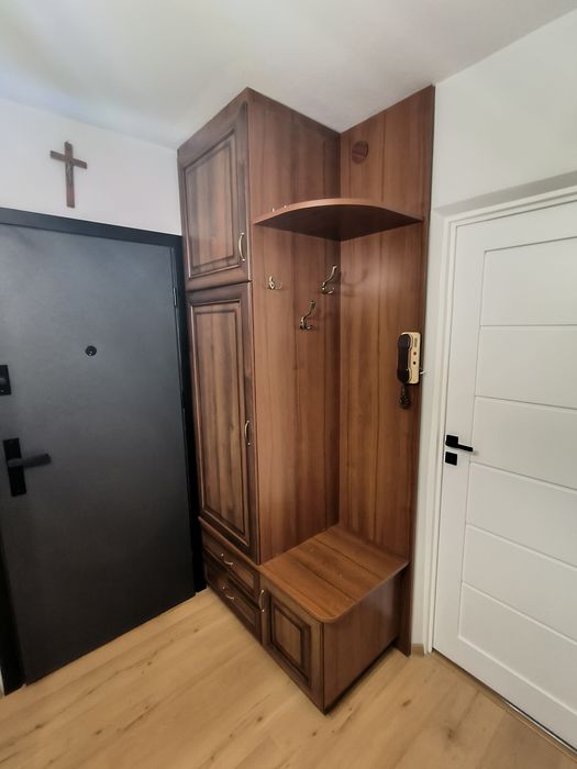 Garderoba do przedpokoju z siedziskiem