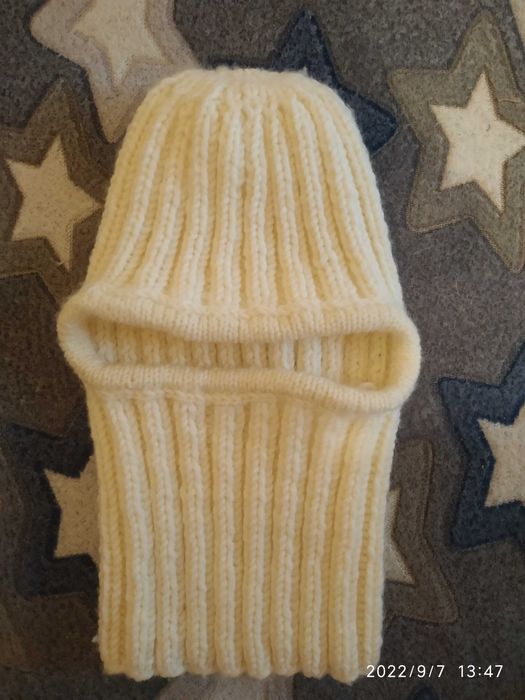 Балаклава женская осень-зима молочного цвета