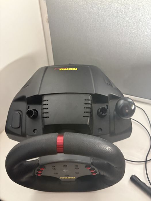 Ігровий руль logitech momo racing