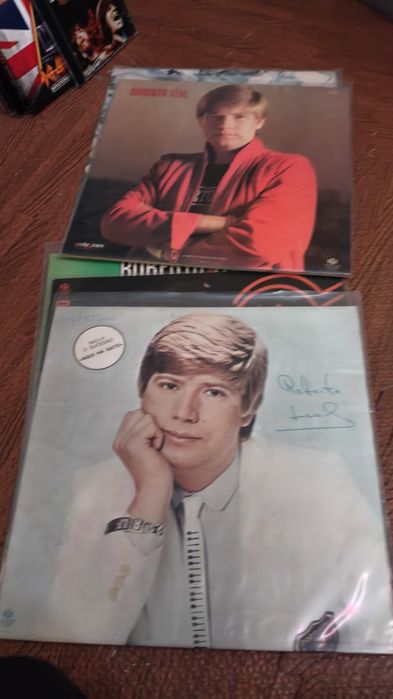 Roberto leal 
Capas e discos muito bom estado
20€