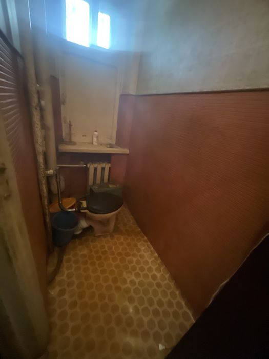 Продам 3 комнатную  квартиру ,сталинку. Центр.Бассейн!