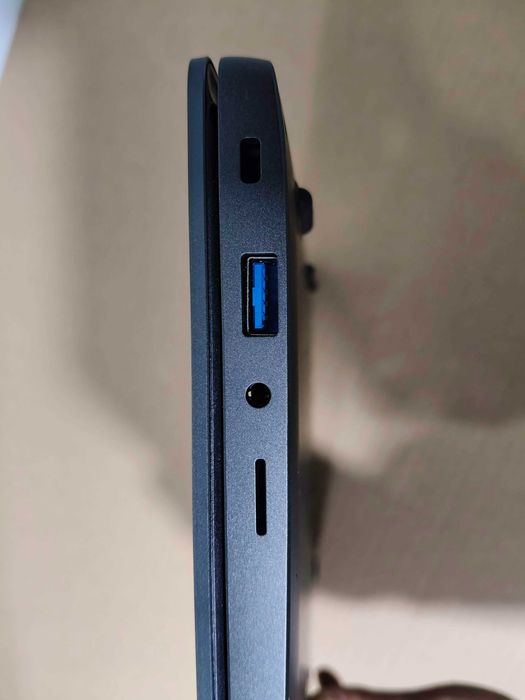 Computador portátil Chuwi CoreBook X 7430U 16GB RAM 512GB SSD