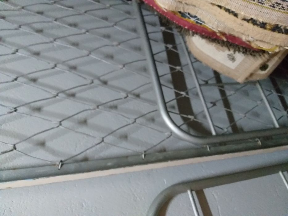 Cama de ferro de solteiro