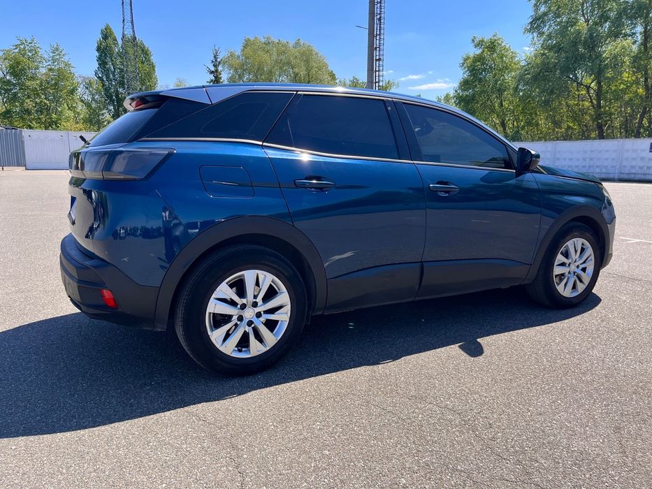 Продаю своє авто Peugeot 3008