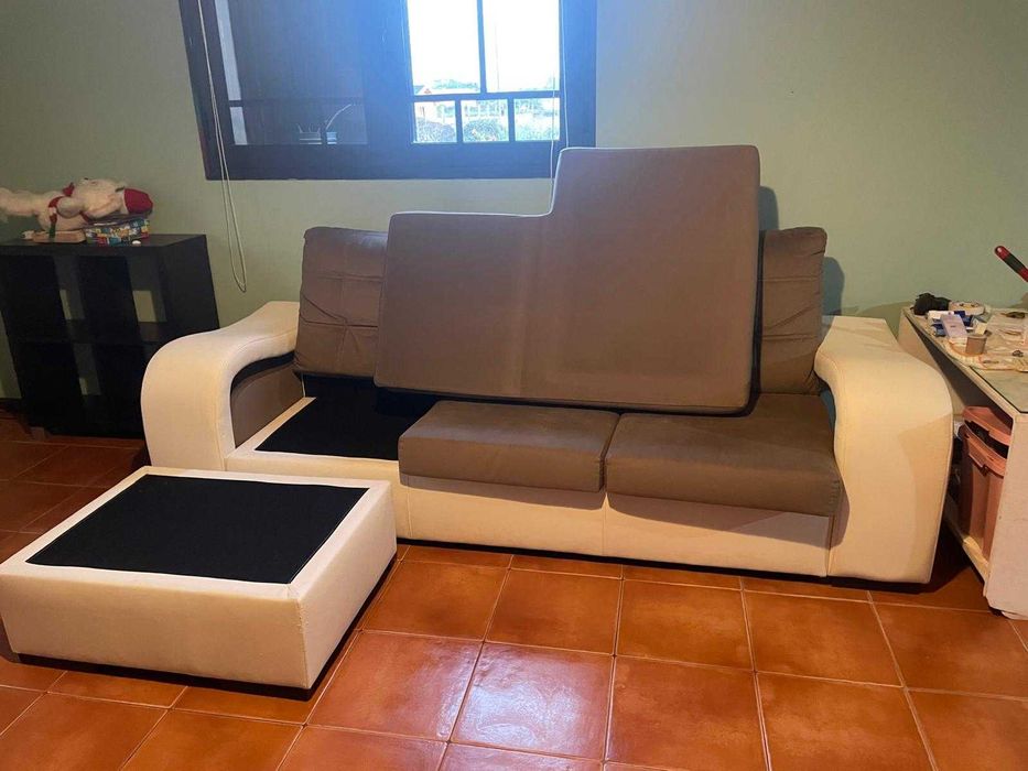 Sofá 3 lugares c/ bancos de apoio