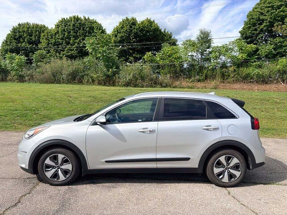 Kia Niro LX      2017