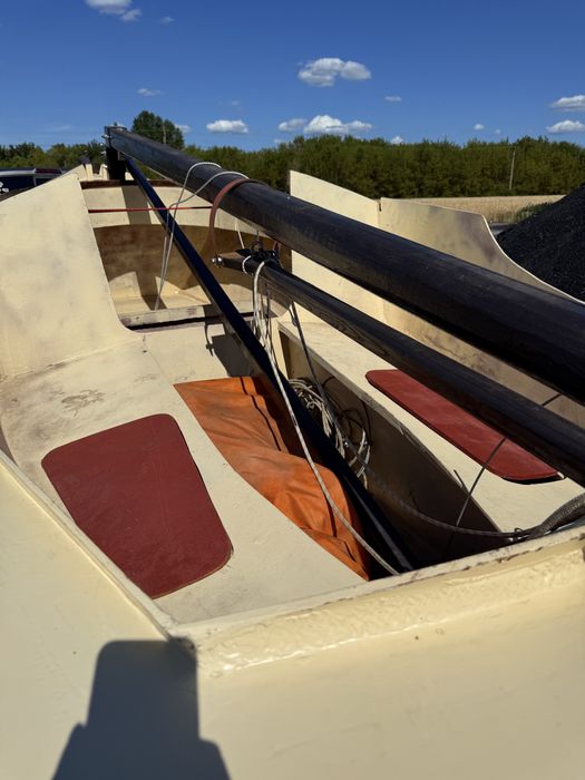 Яхта парусна моторна двух палубна с лафетом лавет катер