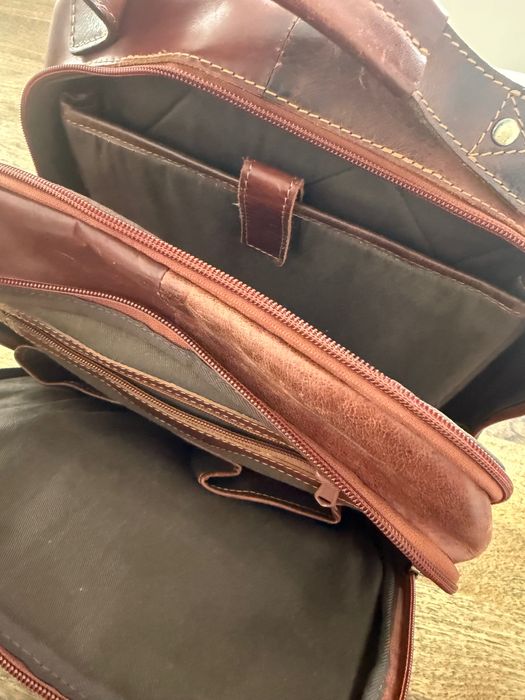 Mochila portátil em pele (Casa das Peles)