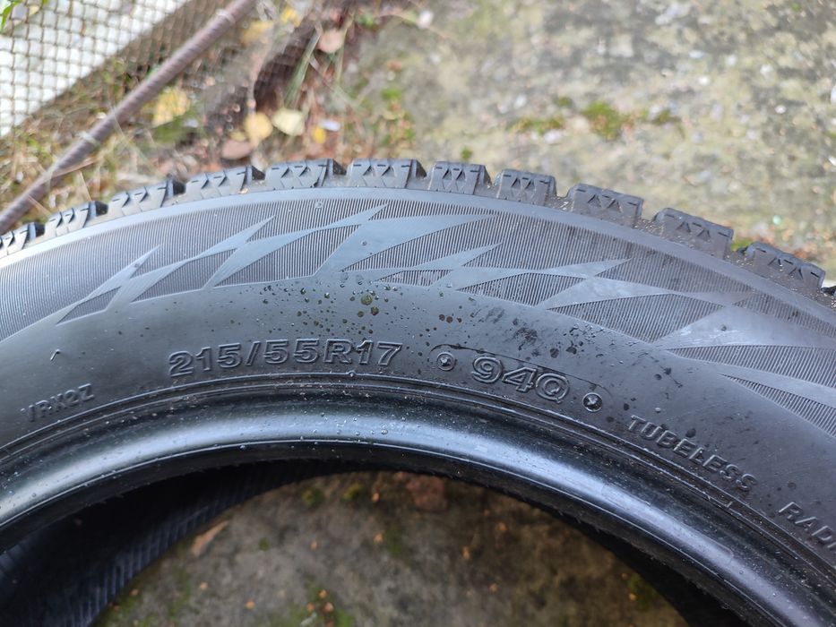 Шини Bridgestone Blizzak VRX2 в розмірі 215/55 R17