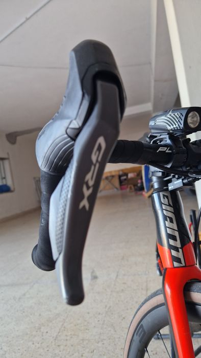 Bicicleta Giant com DI2 e  rodas de alumínio