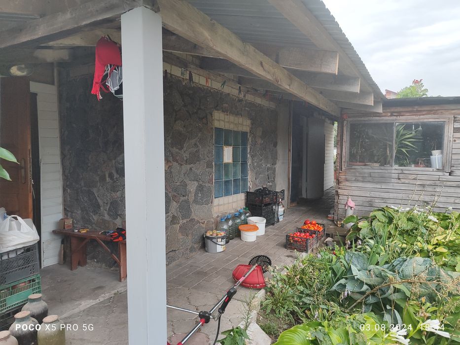 Терміново продам будинок з земельною ділянкою, та ставком.