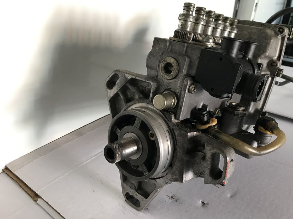 Bomba injectora mercedes 300 D 6 cilindros 1998.