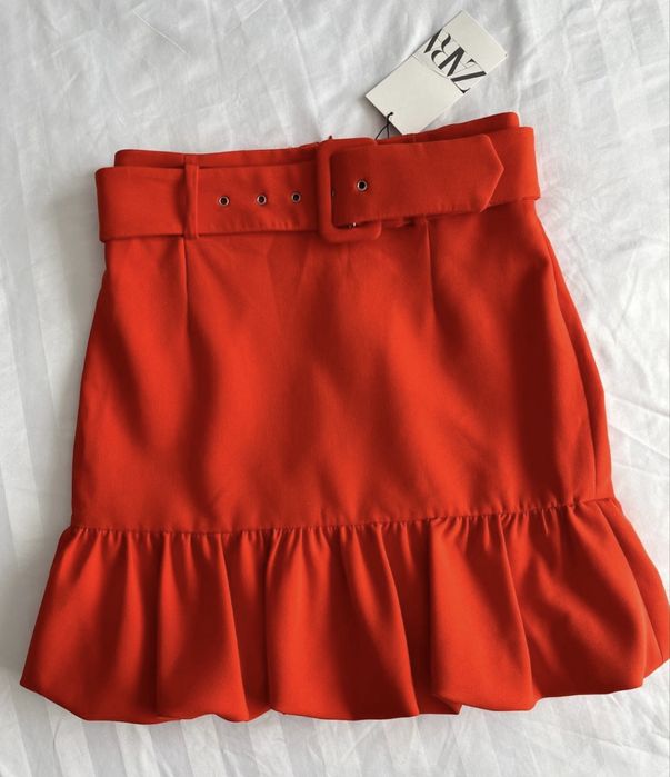 Яскрава трендова спідниця від Zara