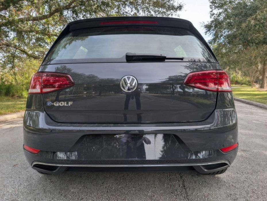 Volkswagen e-Golf SE      2019