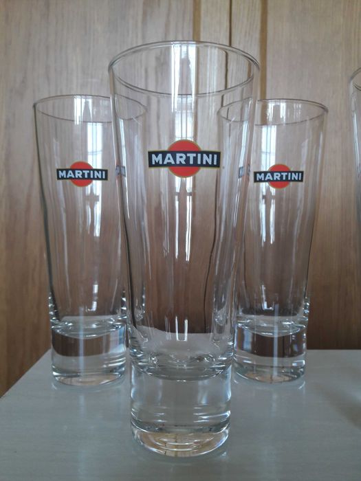 Zestaw wysokich szklanek Martini
