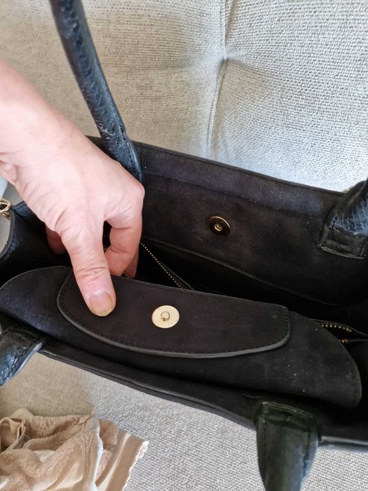 Mala de mão em pele e nobuque preto