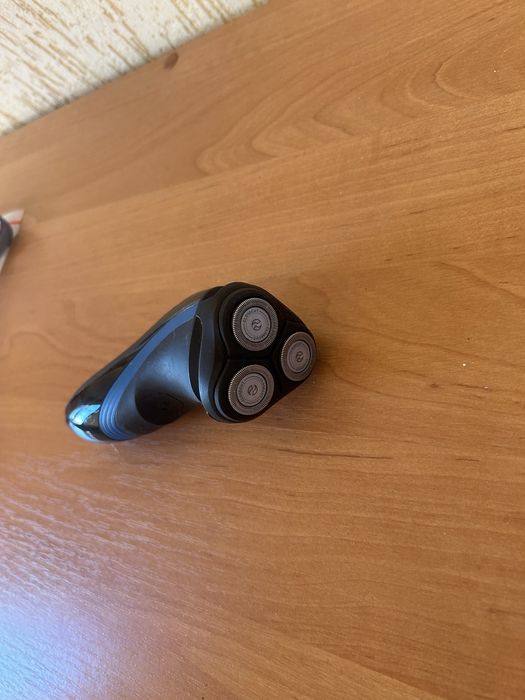 Елетробритва Philips