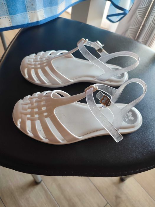 Sandálias menina, tamanho 33