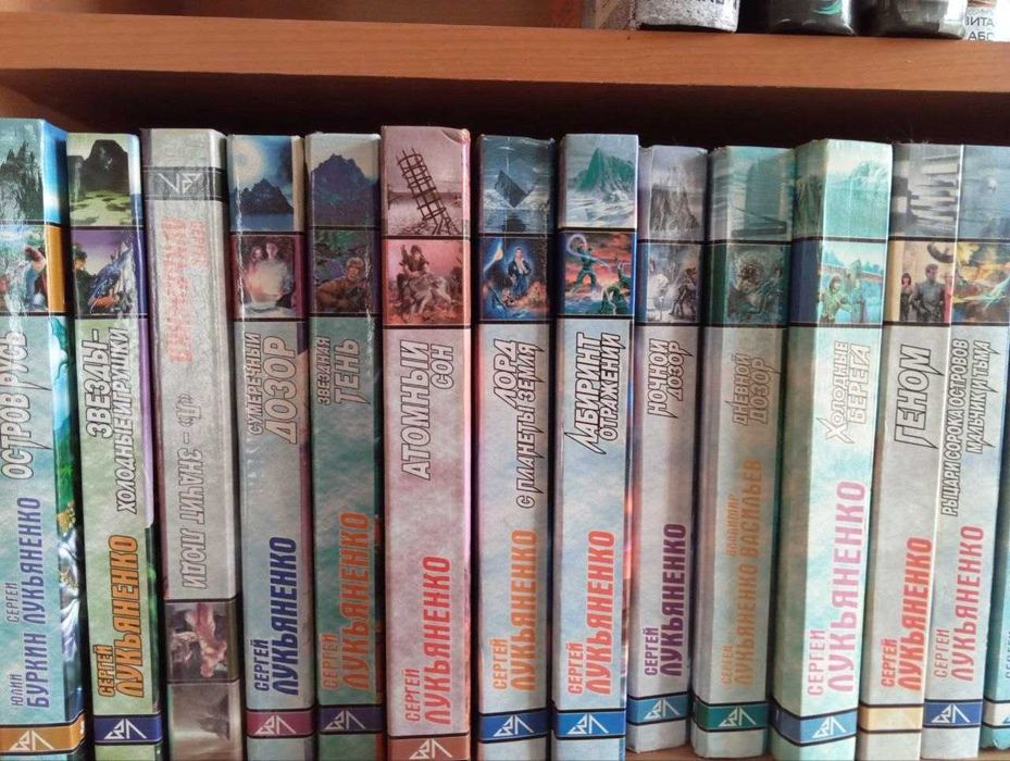 Книги фантастика.