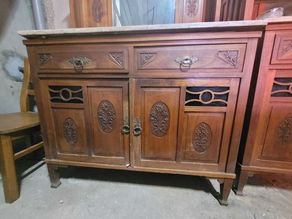 Aparador arte-nova da década de 40 do século XX