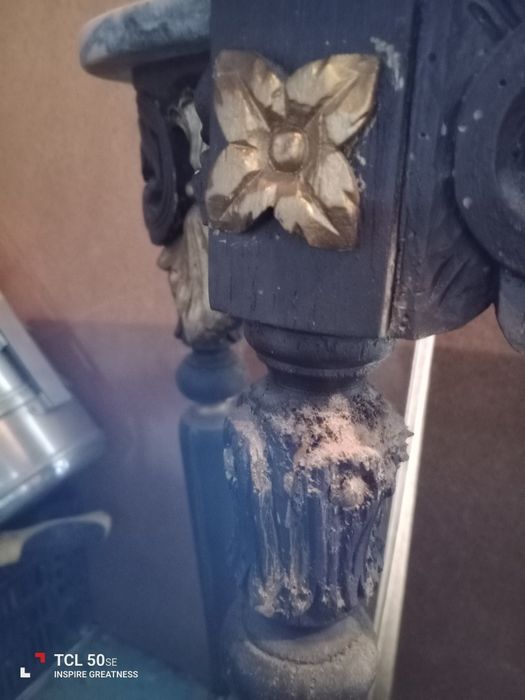 Mesa de entrada muito antiga com pedra mármore rosa.