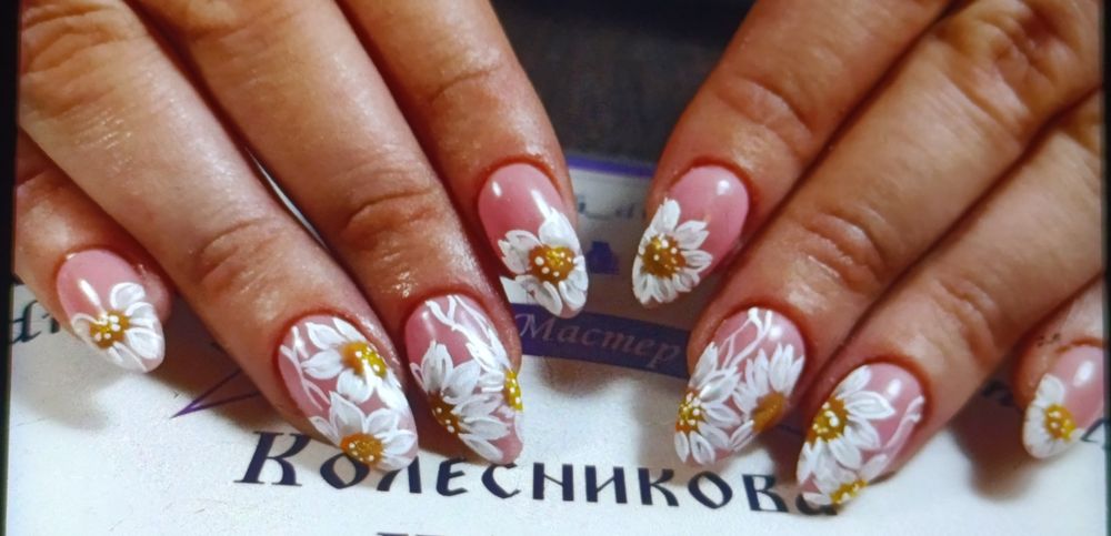 СкоростноеПокрытие за 1,20..Наращивание ногтей,со светом