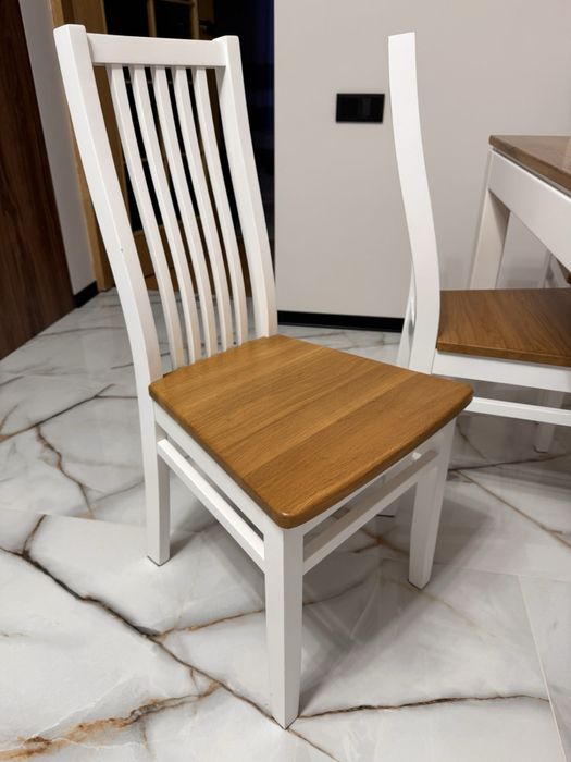 Стіл кухонний з кріслами.