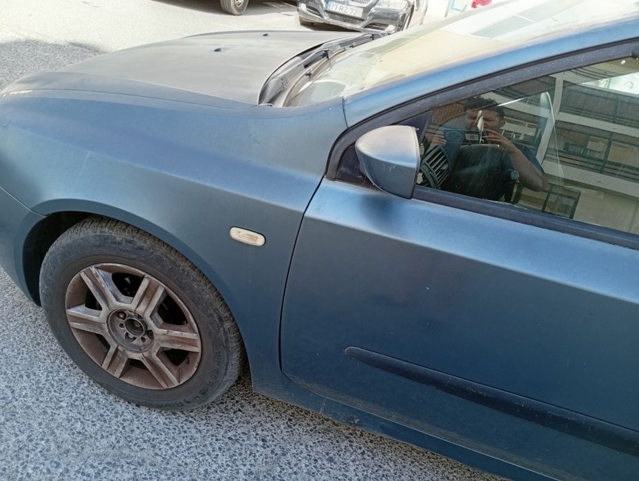 Fiat Stilo azul 3 portas PARADO