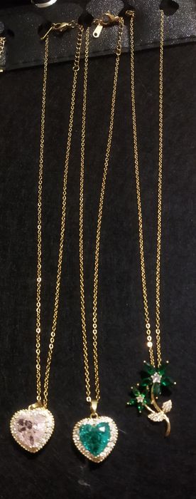 Vendo fios dourados Aço com extensor Novos