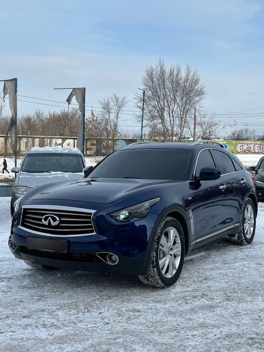 Продам Infiniti FX30d