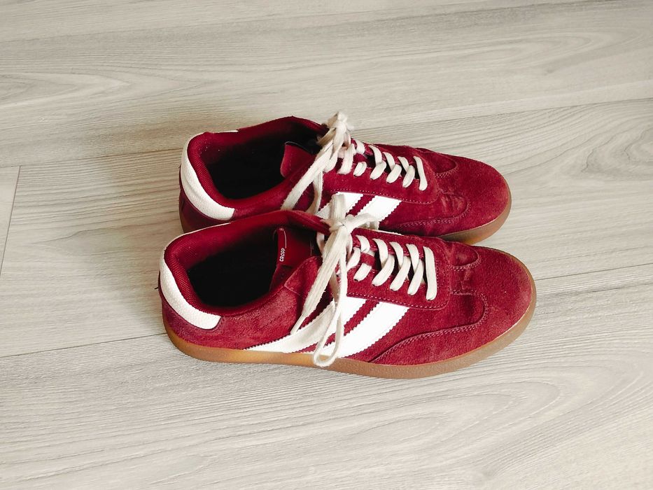 Замшеві кеди з смужками 41р Cropp