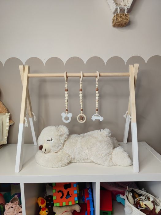 Biały drewniany stojak edukacyjny/ gimnastyczny/baby gym