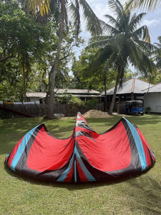 Kite Naish Pivot 9m