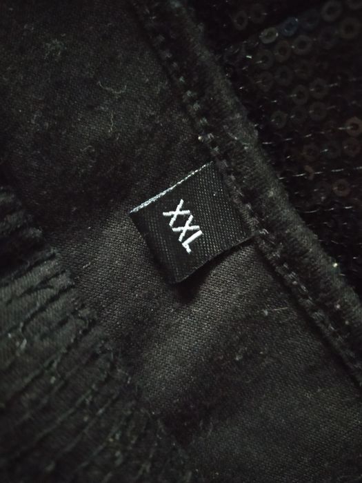 Czarna bluzka z cekinami