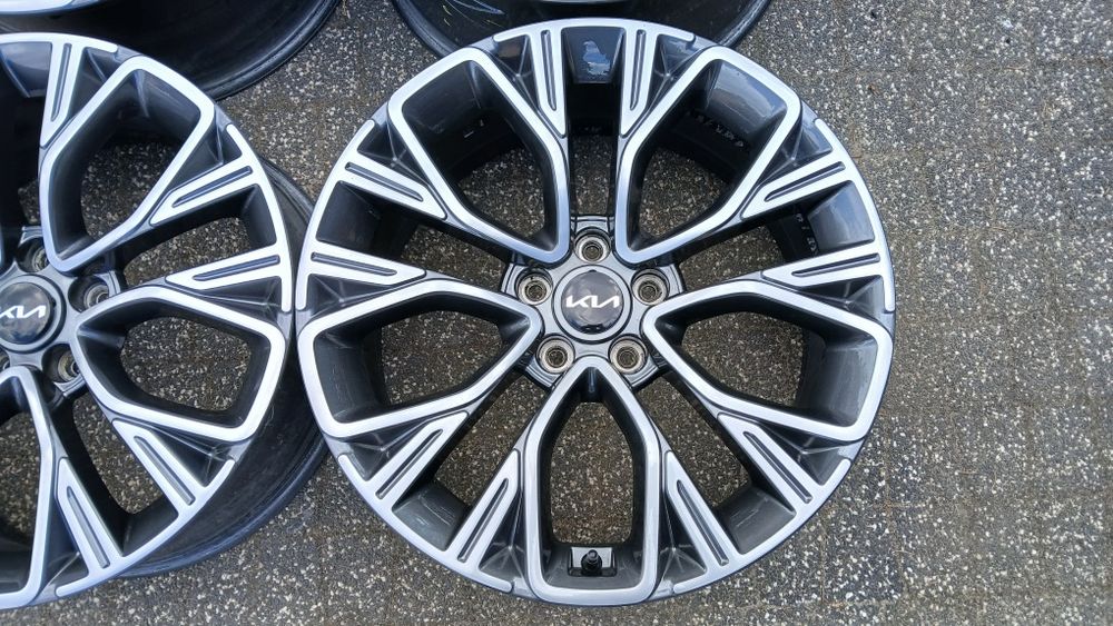 19"  Kia Stinger  Oryginal 5x114,3  8j  8,5j   Super Stan z czujnikami tpms