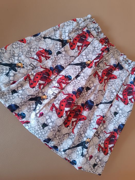 Saia Miraculous. Lady Bug. Feira à mão.