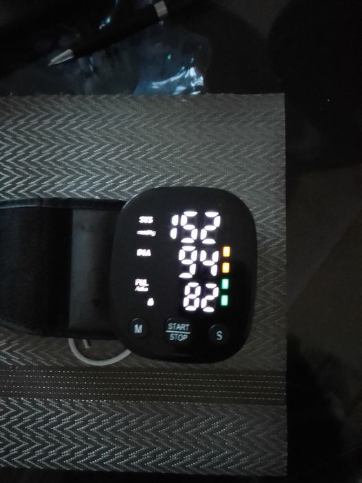 Продам  2 тонометра  на запястье