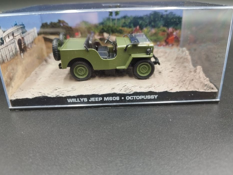 1:43 Altaya James Bond 007 Jeep Willys M606 Octopussy model