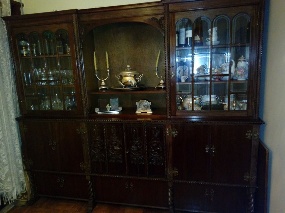 Sala de jantar em madeira maciça